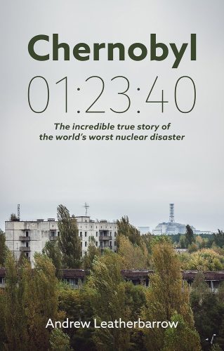 Capa de Chernobyl 01:23:40: The Incredible True Story of the World's Worst Nuclear Disaster, por Andrew Leatherbarrow, Elizabeth Petrey